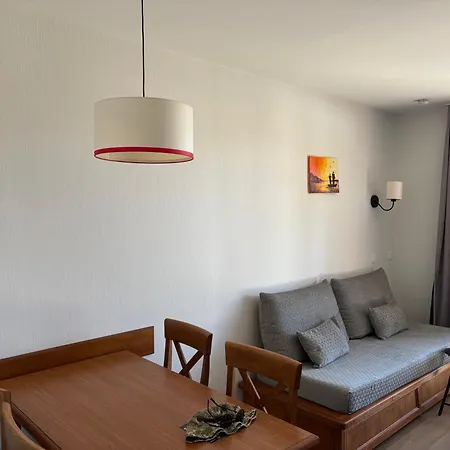 Lake Apartment *